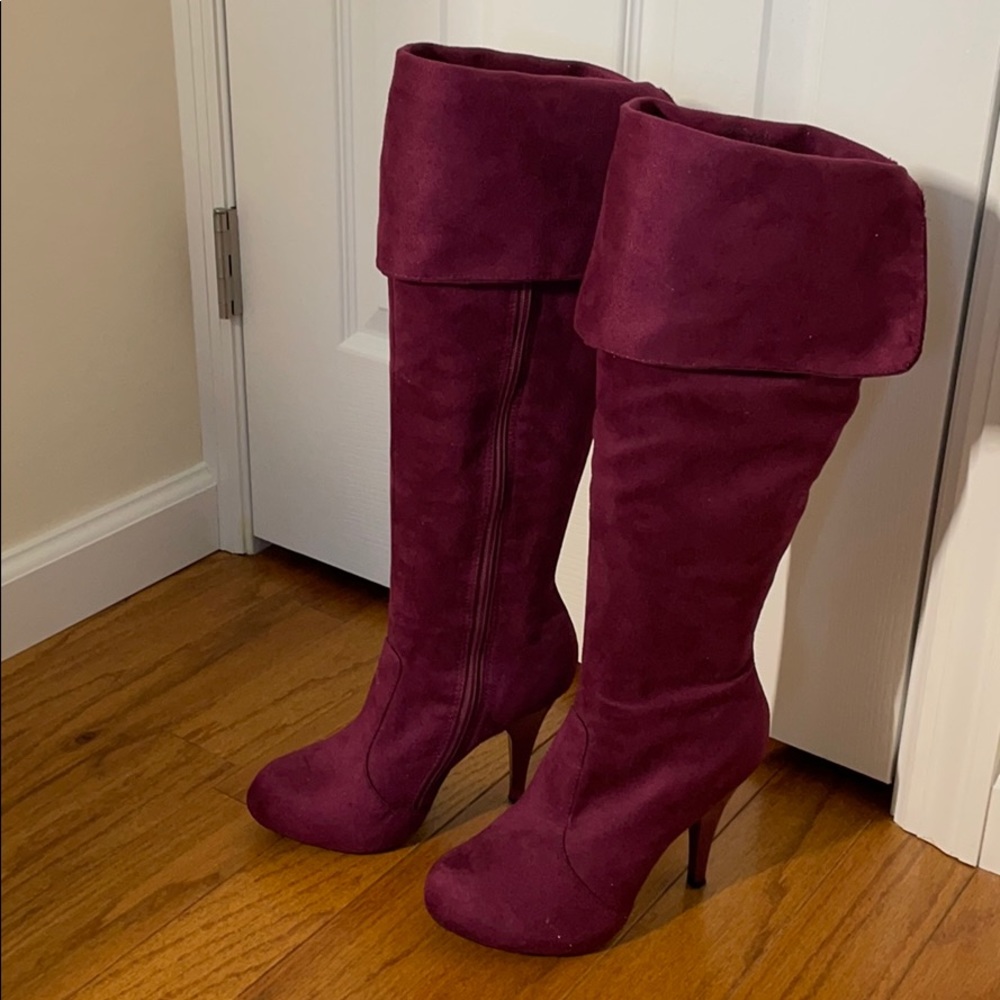 Knee high boots perfect condition